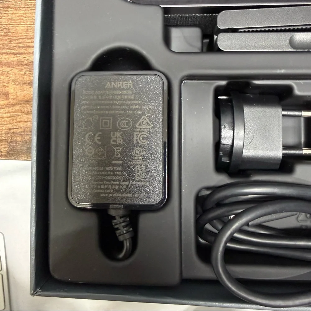 Anker PowerConf B600 Videobar Webcam with Light, with 2K Camara